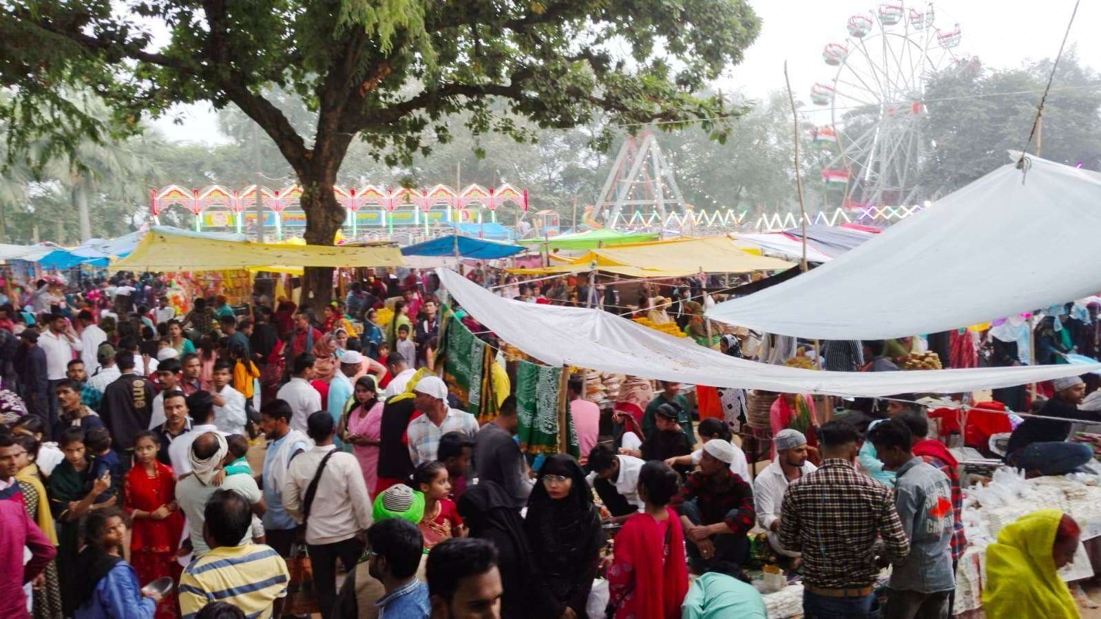 उर्स के दूसरे दिन मजार पर श्रद्धालुओं की उमड़ी भारी भीड़