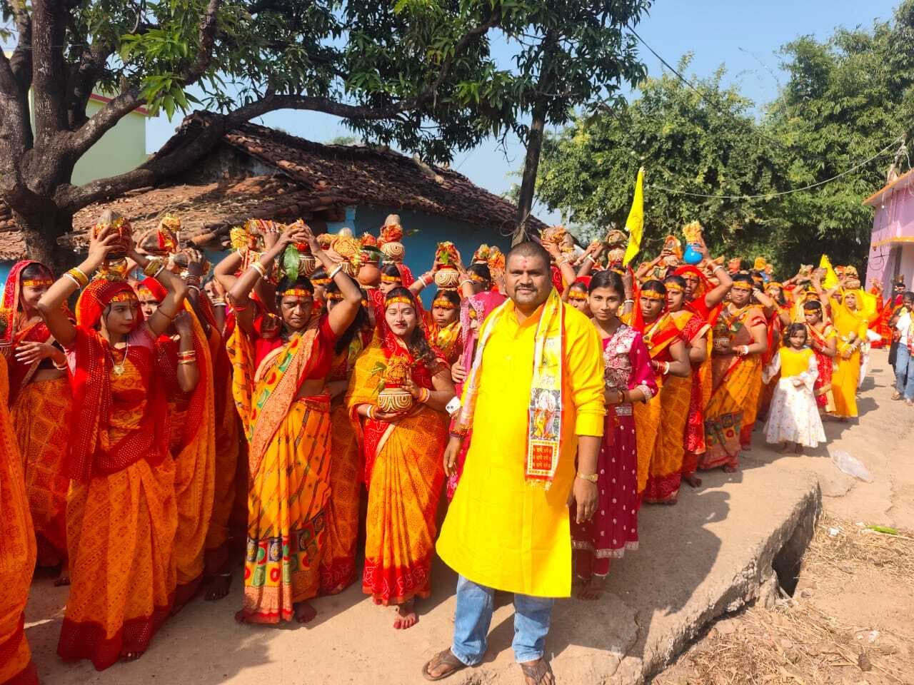 कलश शोभायात्रा के साथ जरमुंडी में श्रीमद्भागवत कथा शुरू