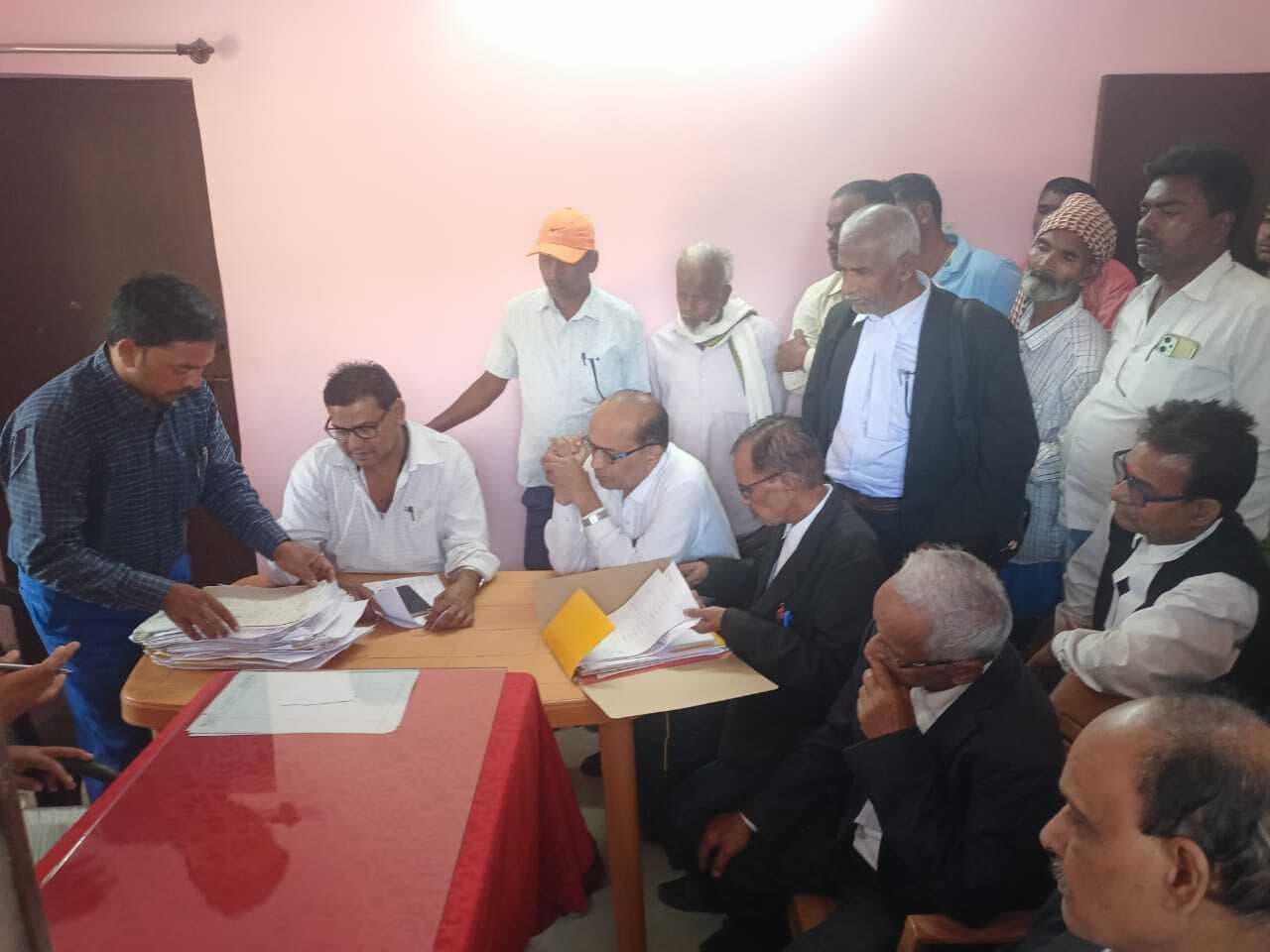 बंदोबस्त पदाधिकारी ने सुनी ग्रामीणों की समस्या