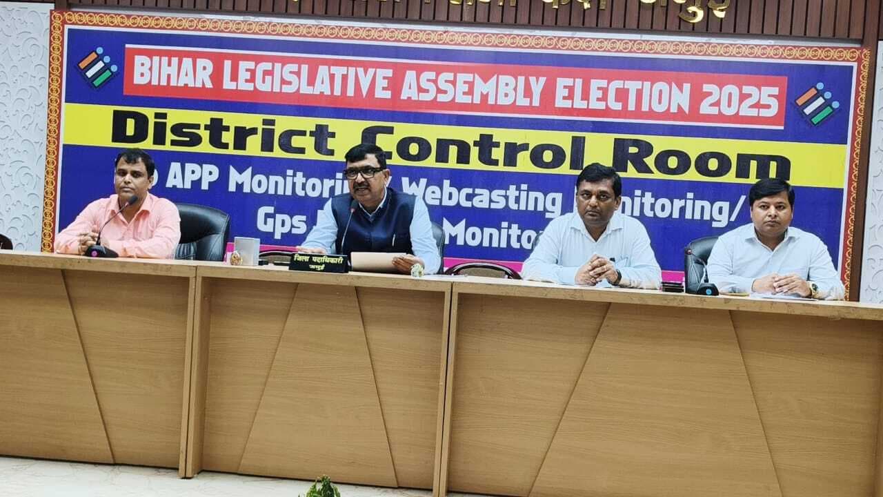 Jhajha Assembly 2025 News: सभी मतदान केदों पर कल सुबह सात बजे से शाम पांच बजे तक डाले जायेंगे वोट- डीएम