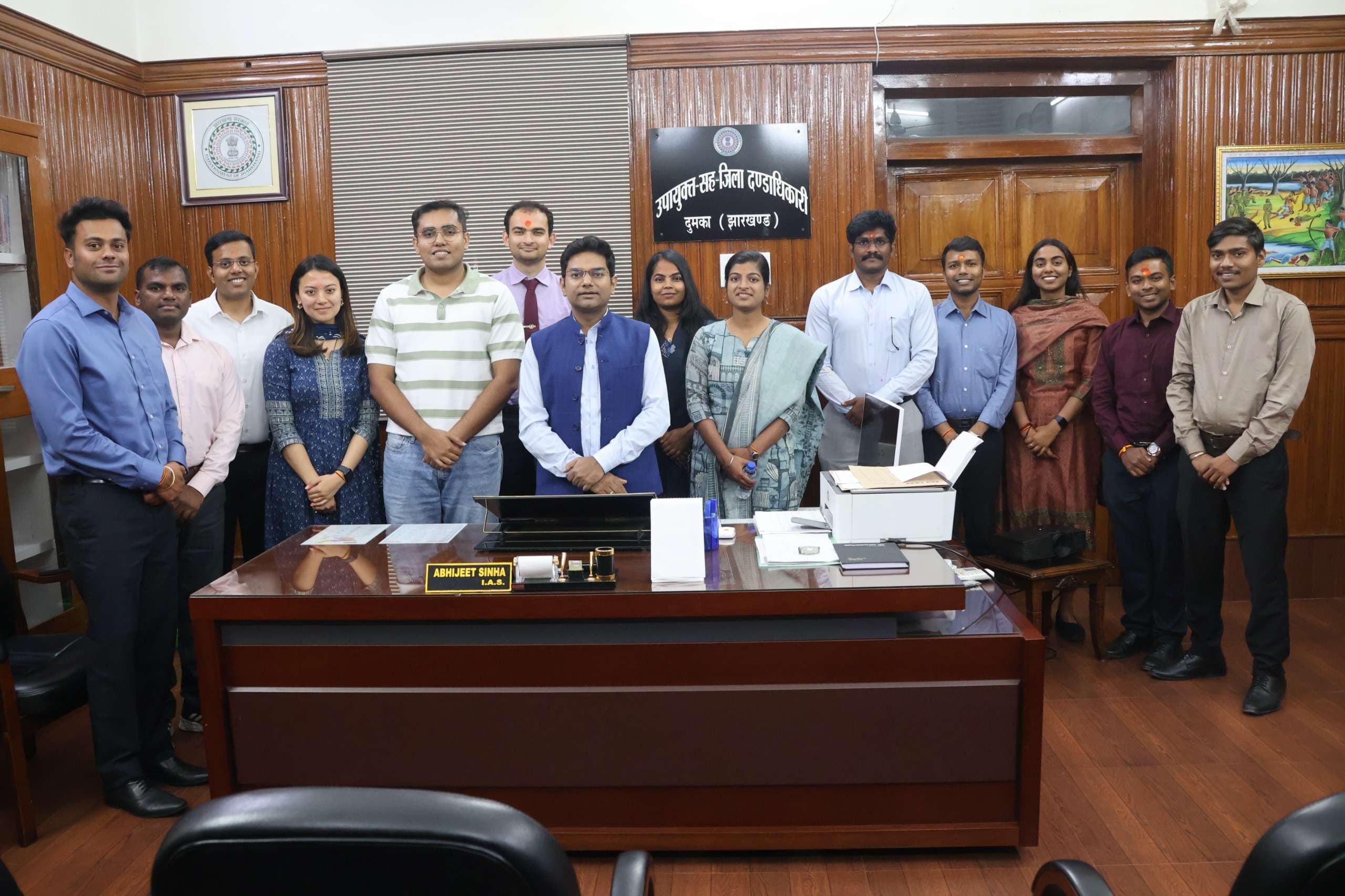 अध्ययन भ्रमण पर दुमका पहुंचे 12 प्रशिक्षु आइएएस पदाधिकारी