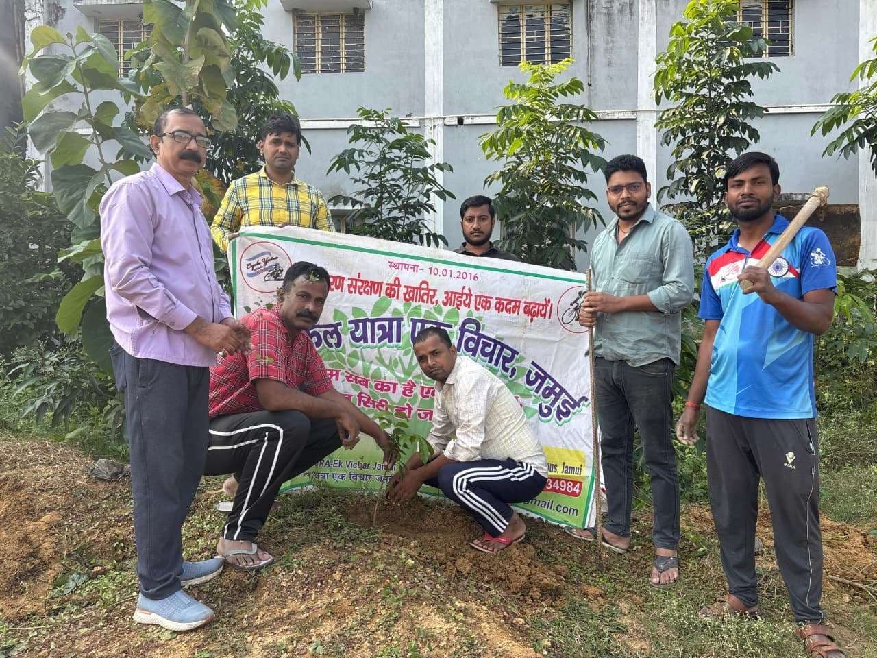 साइकिल यात्रा विचार मंच ने किया पौधरोपण