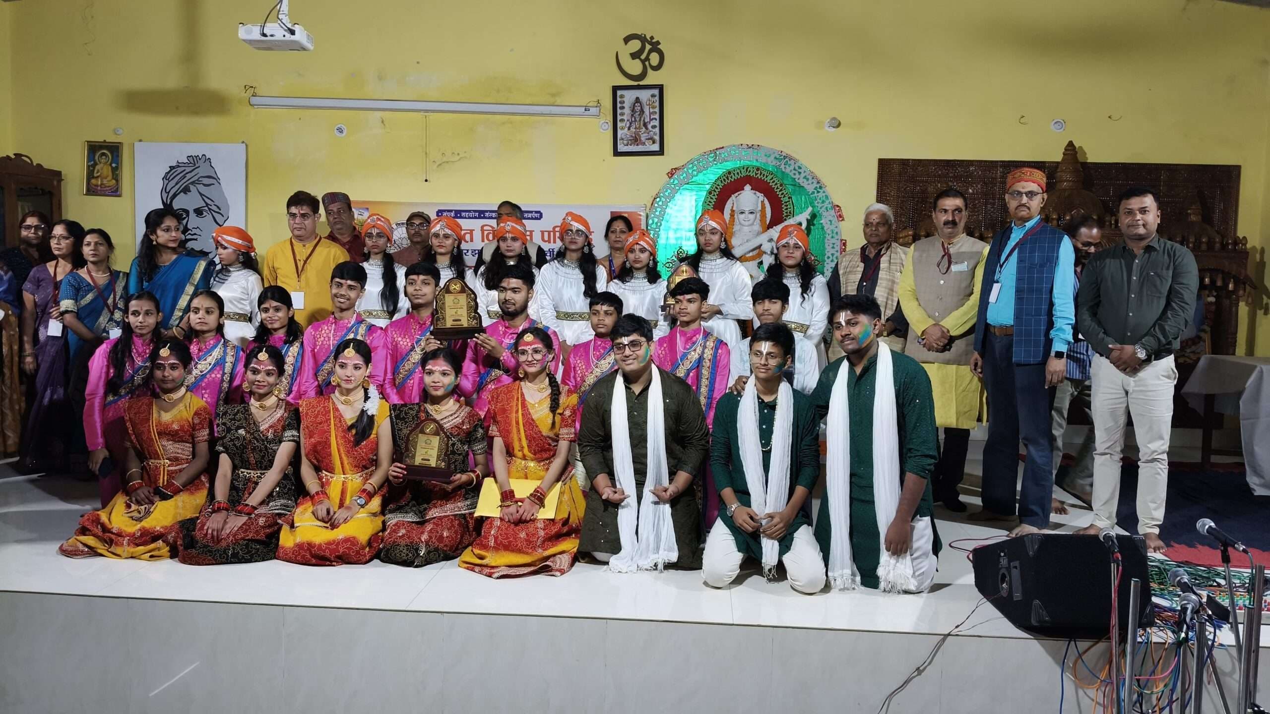 Deoghar news : राष्ट्रीय समूहगान प्रतियोगिता में गूंजे देशभक्ति के गीत