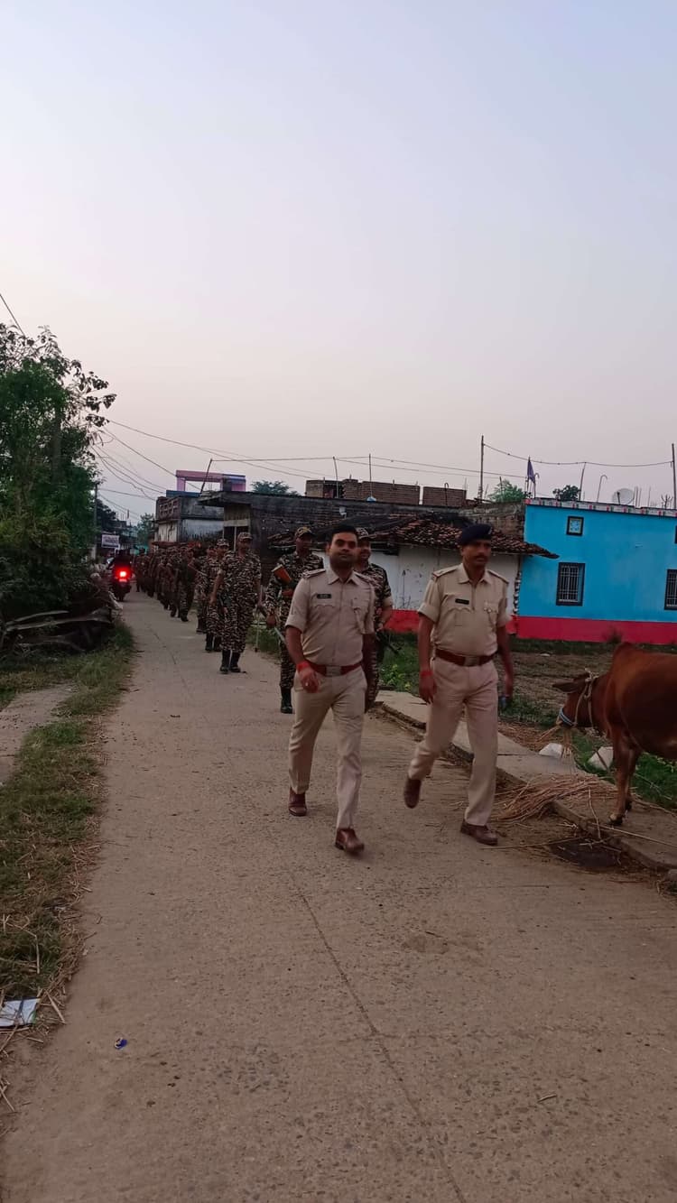 चांदन पुलिस ने किया फ्लैग मार्च