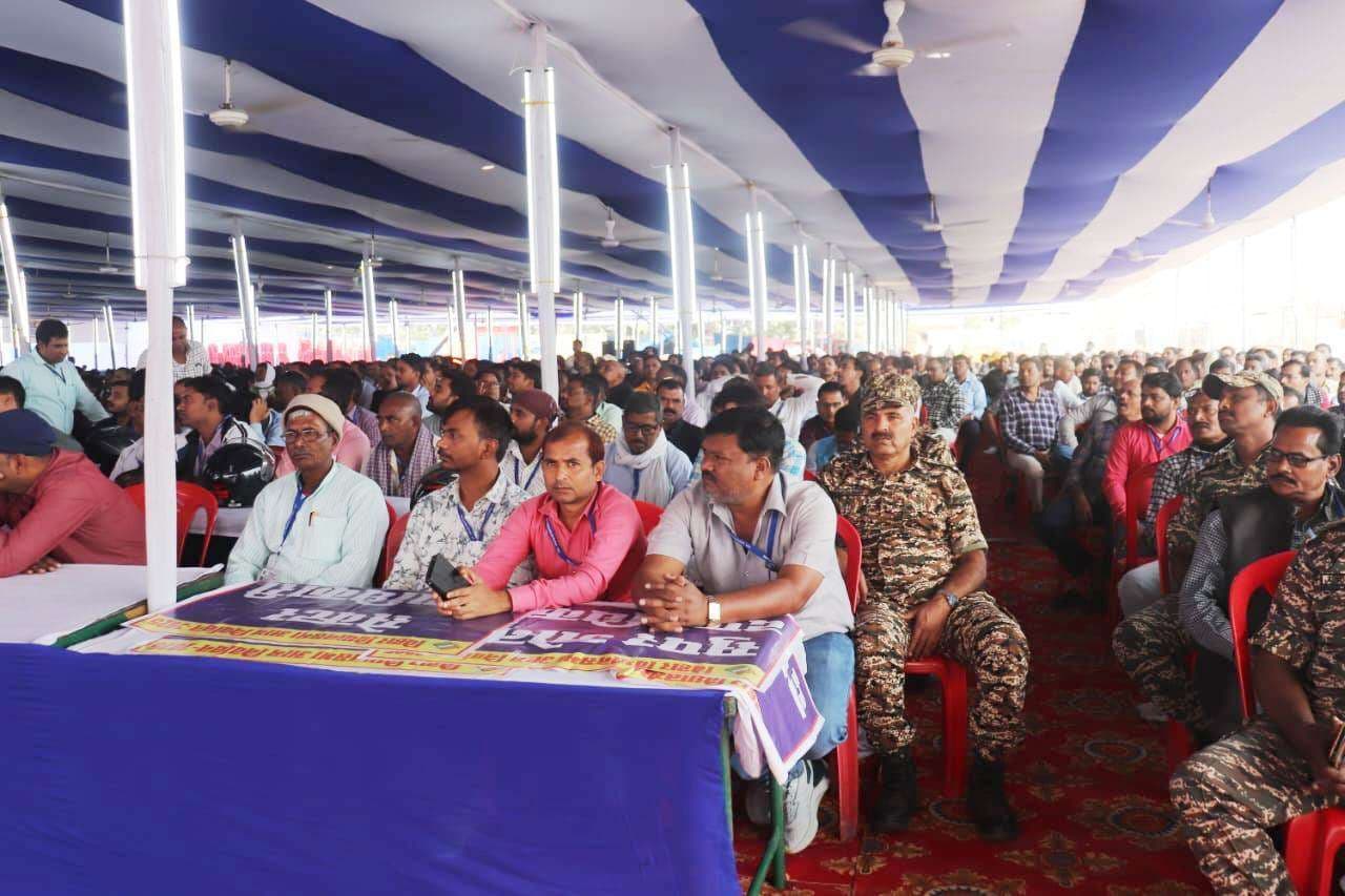 लोकतंत्र के पर्व में निष्ठा से निभाएं दायित्व : डीएम