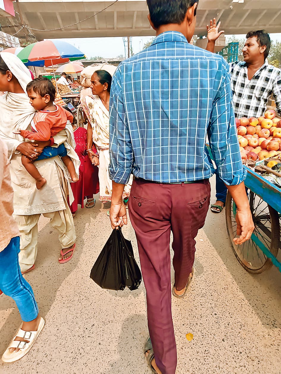 Begusarai News : जिले में प्रतिबंध के बावजूद सिंगल यूज्ड प्लास्टिक का उपयोग