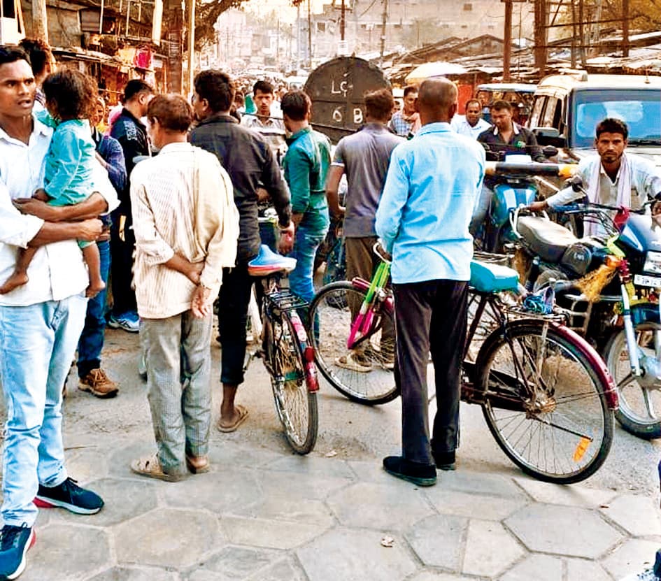 Begusarai News : पैनल में खराबी से बखरी रेलवे ढाला पर जाम, 45 मिनट ठप रहा यातायात