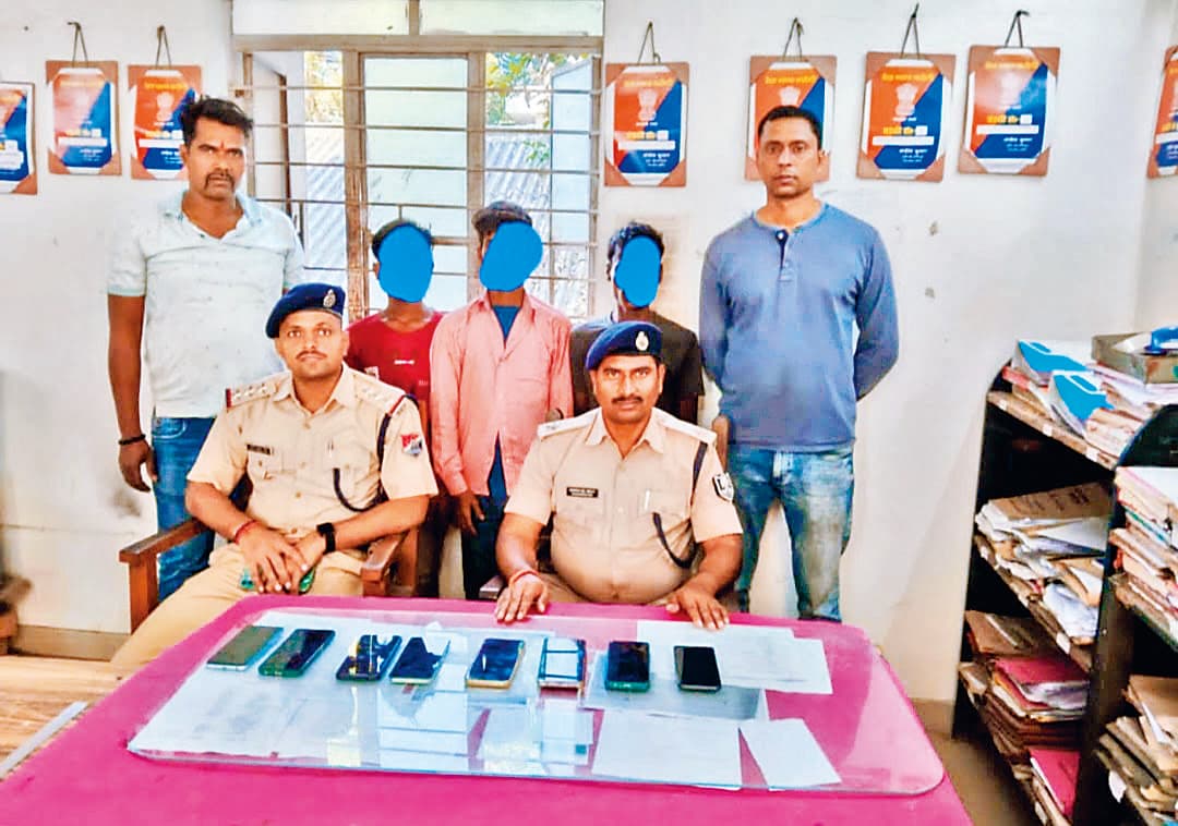 Begusarai News : बरौनी जीआरपी ने मोबाइल छिनतई गिरोह के तीन बदमाशों को धर दबोचा