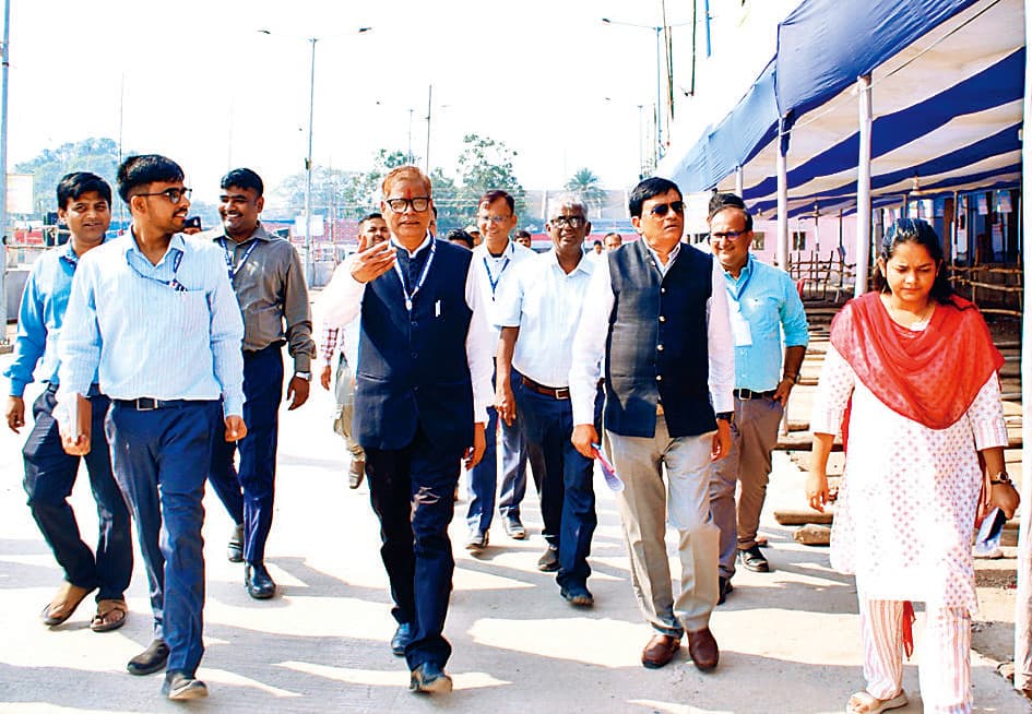 Begusarai News : अपर सचिव सह अपर मुख्य निर्वाचन पदाधिकारी ने मतगणना सथल का किया निरीक्षण