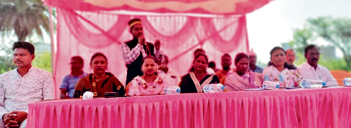 Seraikela Kharsawan News : प्रस्तावित स्पंज आयरन एंड पावर कंपनी का ग्रामीणों ने किया विरोध