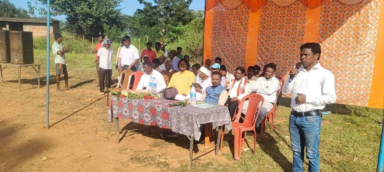 Chaibasa News : सारंडा को सेंचुरी घोषित किया गया, तो आर्थिक नाकेबंदी : लागुरी