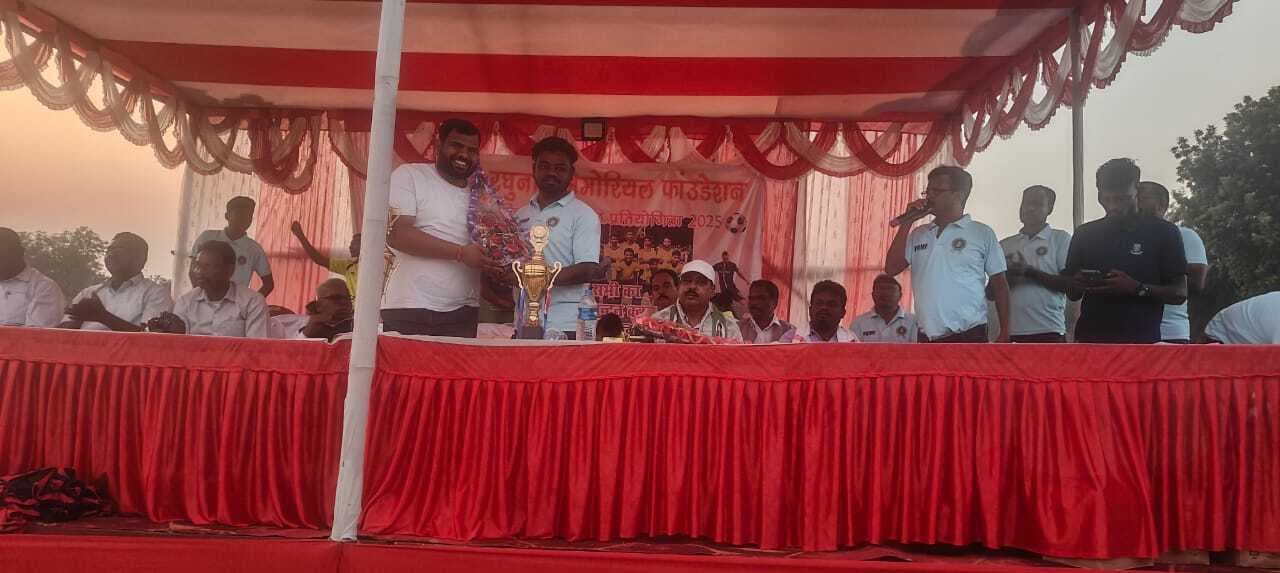 football tournament at Deoghar panchayat : टूर्नामेंट में श्रीघुटू की टीम विजेता बना