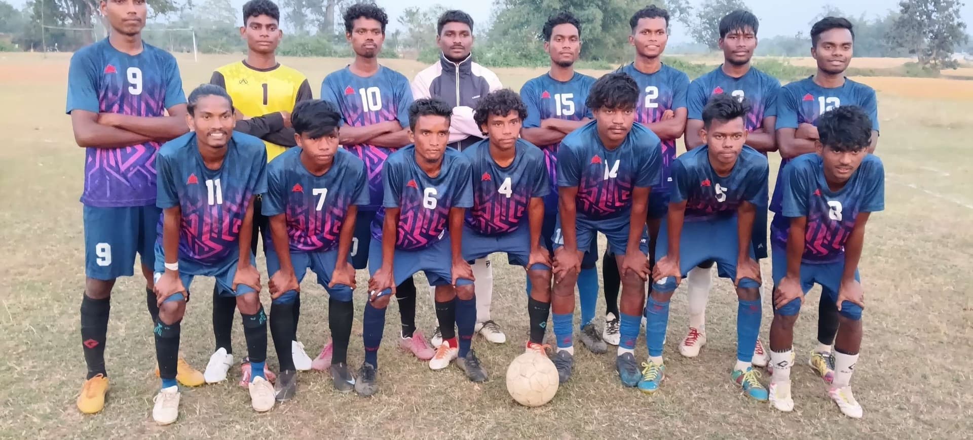 Bokaro News: लोधकियारी में सतीश कुमार मांझी मेमोरियल फुटबॉल टूर्नामेंट शुरू