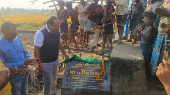 विकास की रफ्तार तेज, विधायक ने दो सड़कों का किया शिलान्यास