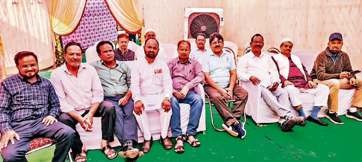 Chaibasa News : शिक्षकों ने अधिकारों की रक्षा का लिया संकल्प