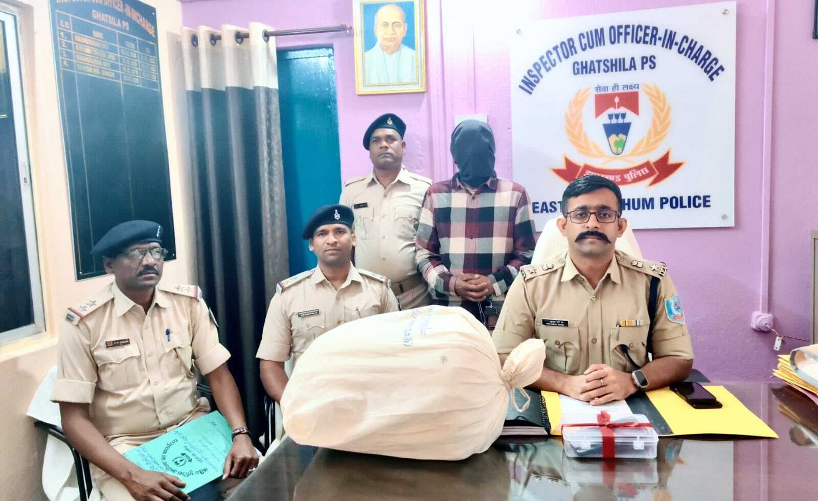 East Singhbhum News : बहरागोड़ा स्टैंड में बस से 20.05 किलो गांजा जब्त, तस्कर गिरफ्तार