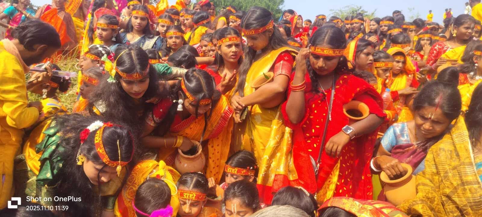 Dhanbad News : मटियाला में भागवत कथा को ले निकली कलश यात्रा