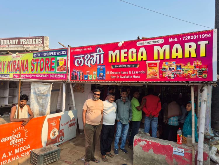 एक साथ दो दुकानों में चोरों ने की चोरी