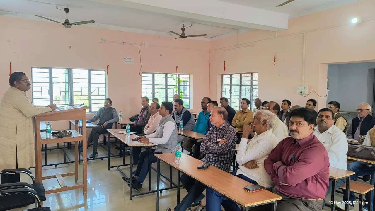 स्नातक सेमेस्टर-5 के लिये इंटर्नशिप को लेकर विभागाध्यक्षों ने की बैठक