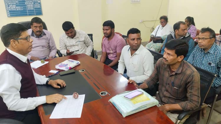 बीएलओ दो दिनों में वोटर लिस्ट की मेपिंग करें पूर्ण : एइआरओ