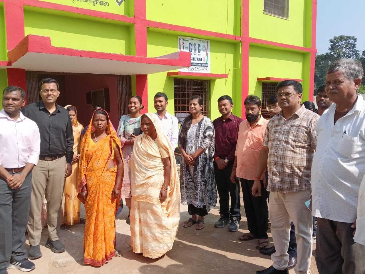 छह प्रशिक्षु आइएएस ने प्रखंड की योजनाओं का लिया जायजा