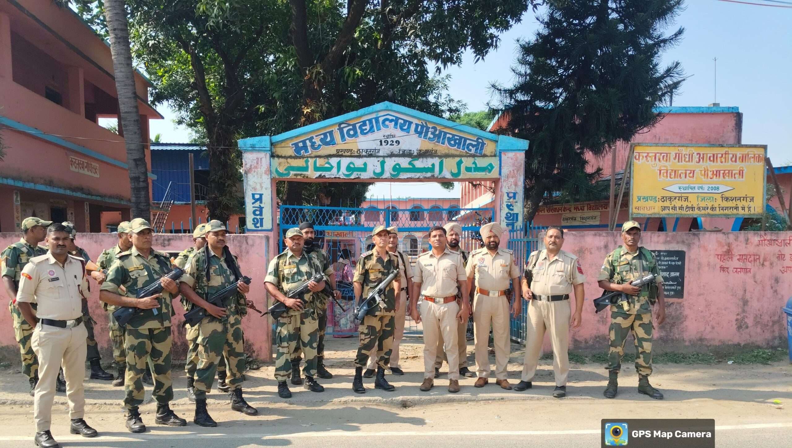 पौआखाली में सुरक्षा बलों ने किया फ्लैग मार्च