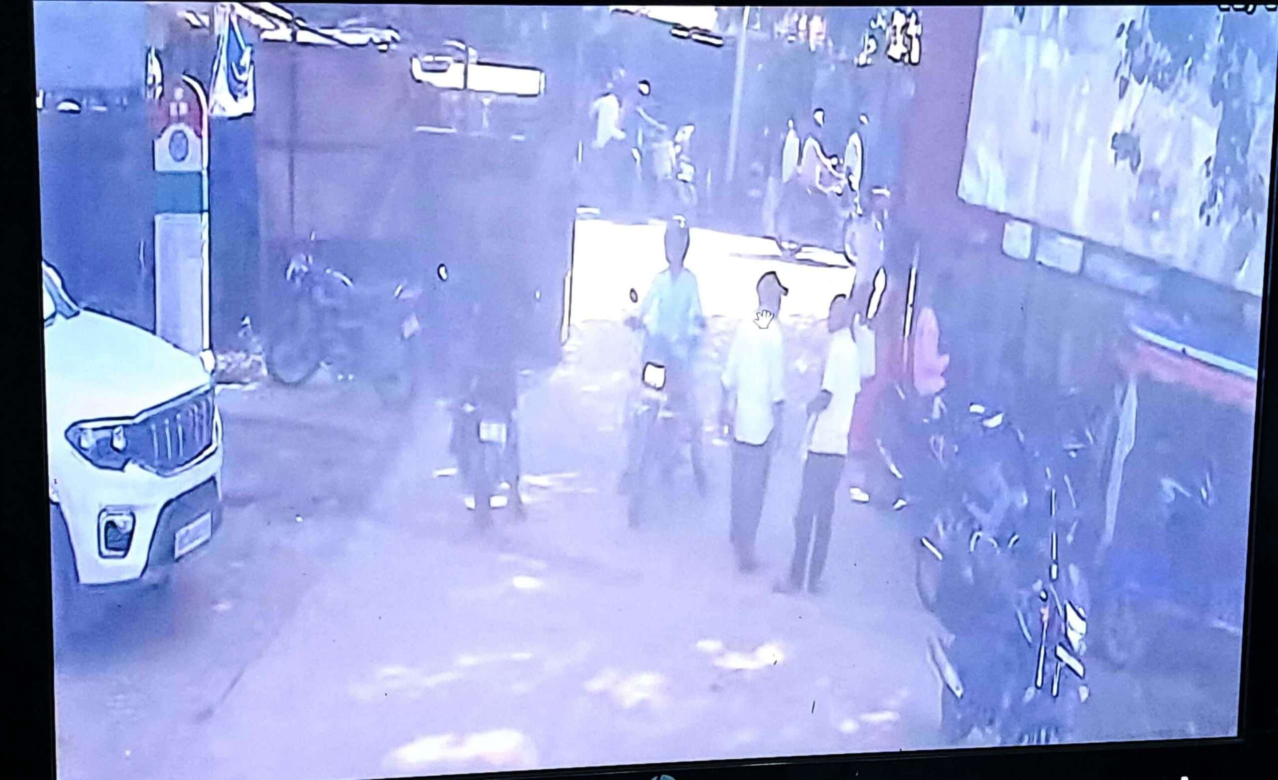 प्रखंड कार्यालय परिसर से बाइक की चोरी, सीसीटीवी में कैद हुई करतूत