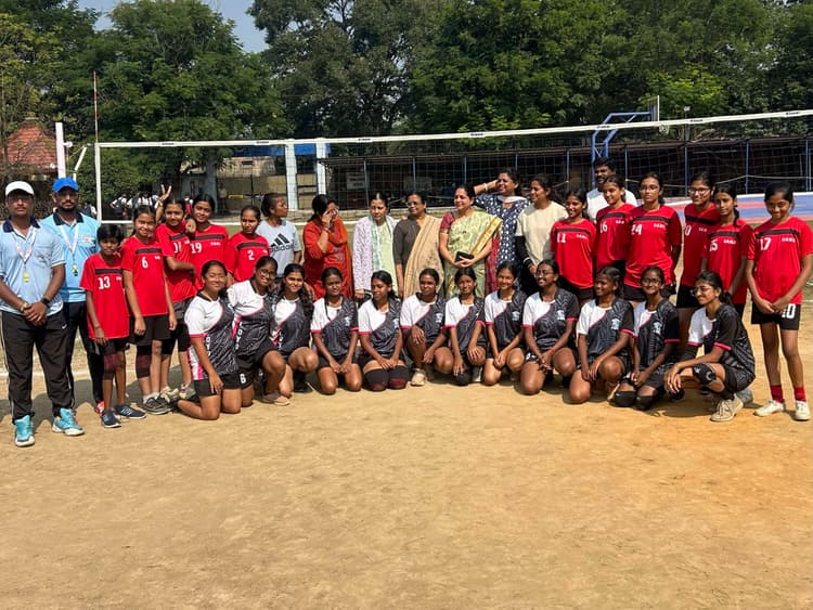 Jyoti inter school volleyball tournament : डीबीएमएस इंग्लिश व डीबीएमएस कदमा की टीम बनी चैंपियन