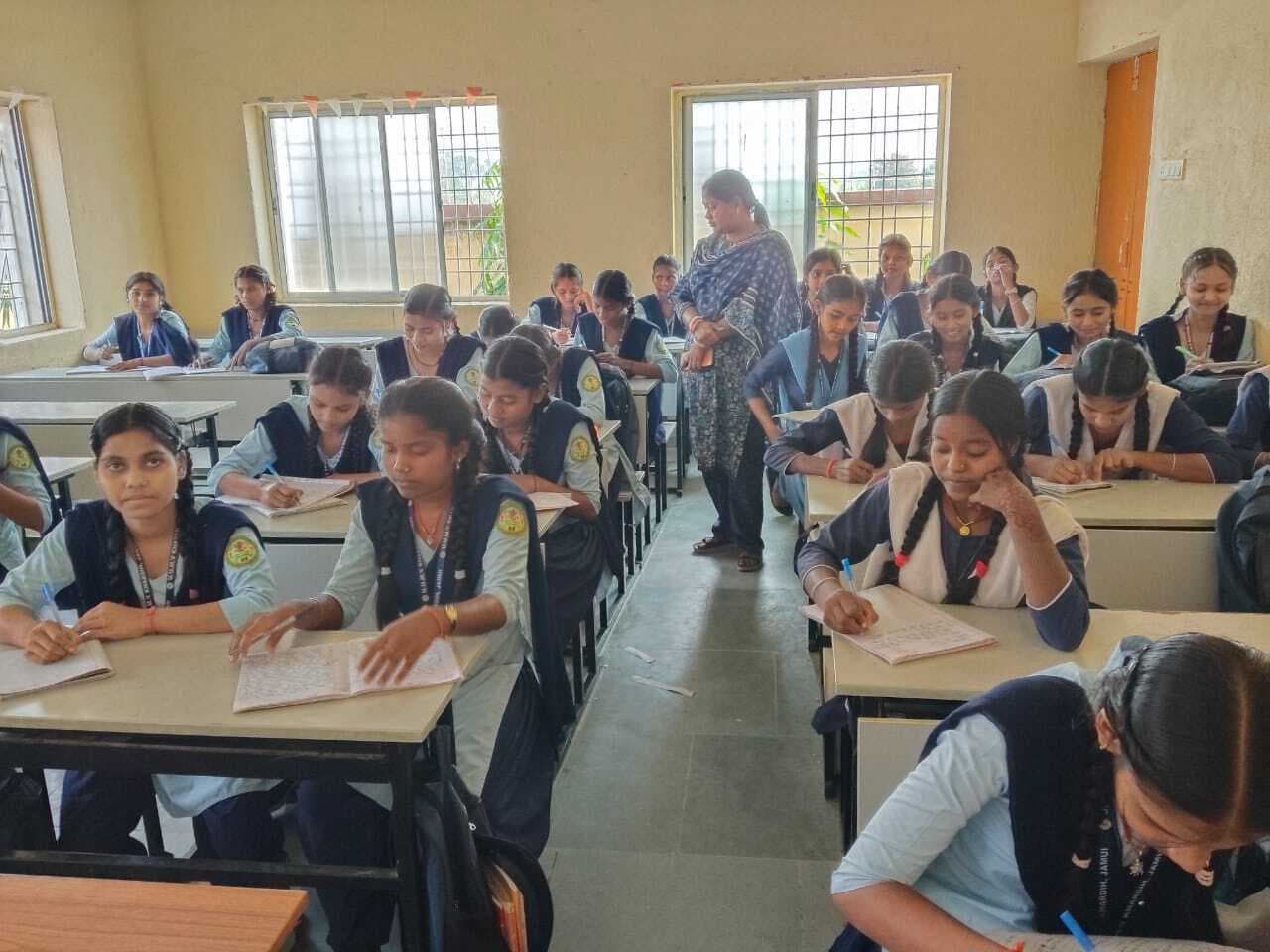 Bihar Assembly 2025 News: बच्चे बने दूत, अभिभावकों को भेजा मतदान का संदेश