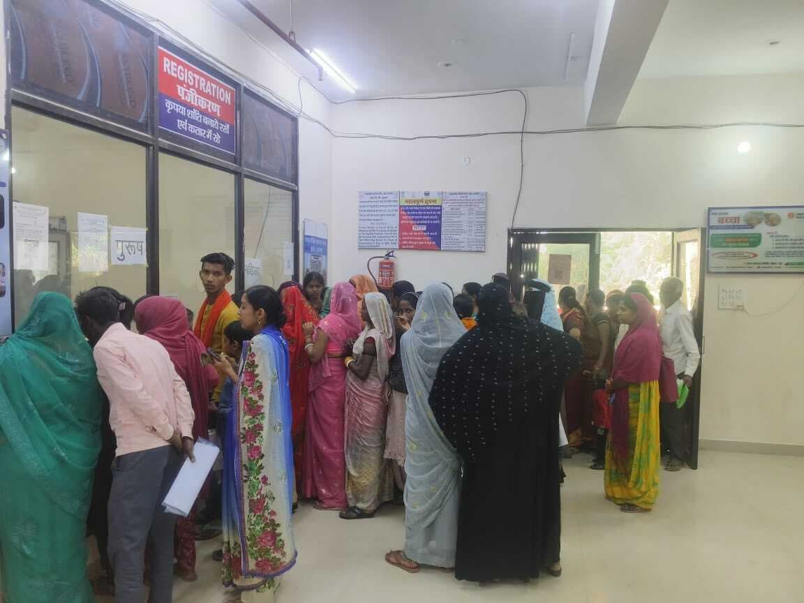 Darbhanga News: सामुदायिक स्वास्थ्य केंद्र में की गयी गर्भवती महिलाओं की जांच