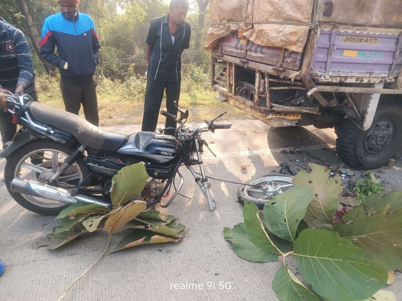 Bokaro News: चास नगर निगम क्षेत्र में नहीं बन सका ट्रांसपोर्ट नगर, काल बनकर सड़क किनारे खड़े रहते हैं भारी वाहन