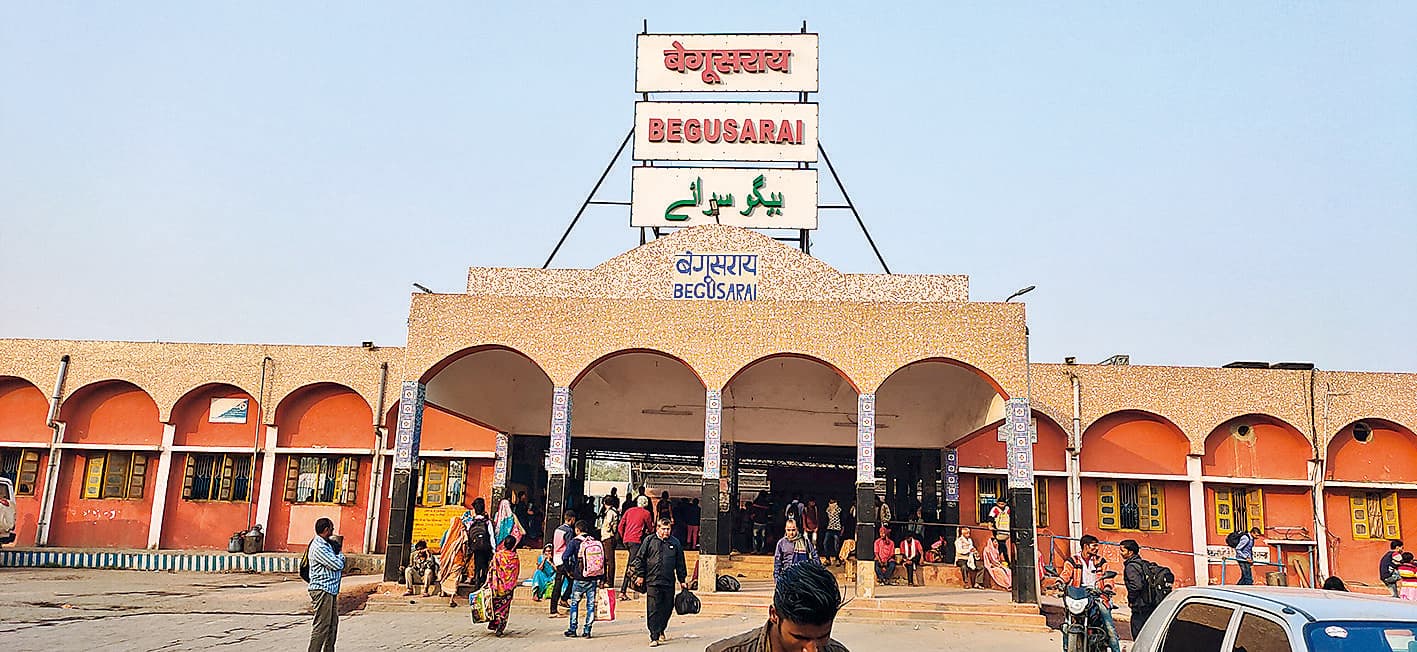 Begusarai News : बेगूसराय रेलवे स्टेशन को टर्मिनल बनाने की जोर पकड़ रही है मांग