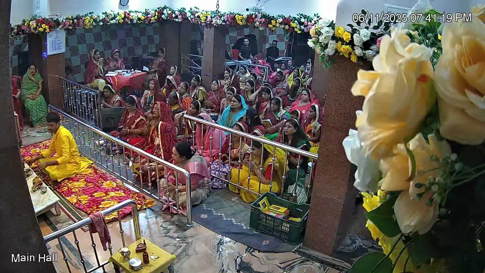 Chaibasa News : 300 महिलाओं व बालिकाओं ने चुनरी ओढ़ दादी का मंगल पाठ किया