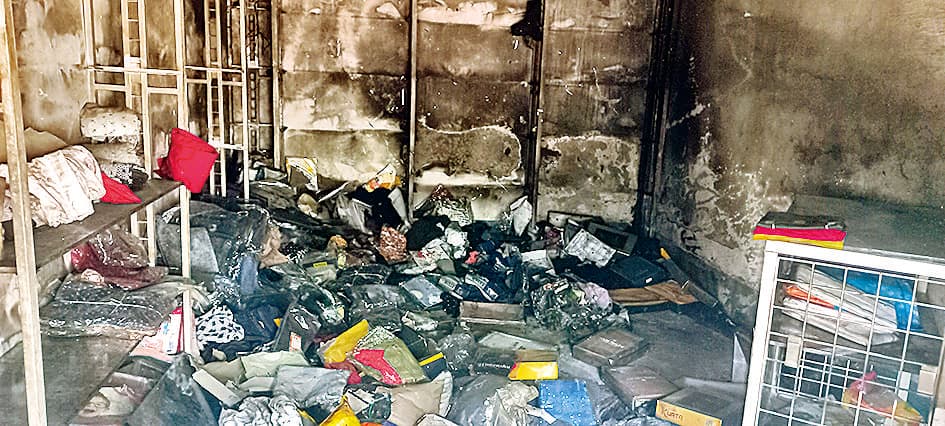 Begusarai News : कपड़े की दुकान में लगी आग, 20 लाख का नुकसान