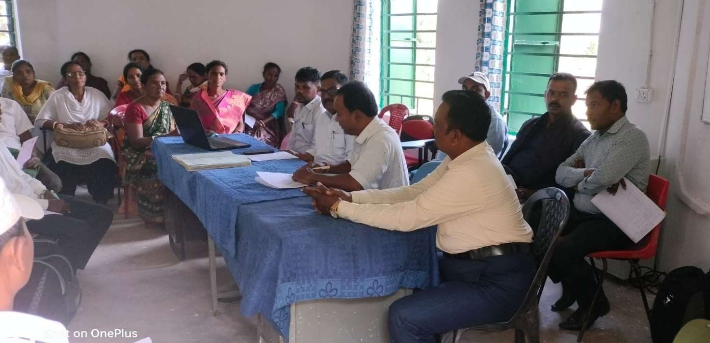 Seraikela Kharsawan News : शैक्षणिक सुधार व योजनाओं के अनुपालन पर दिया जोर