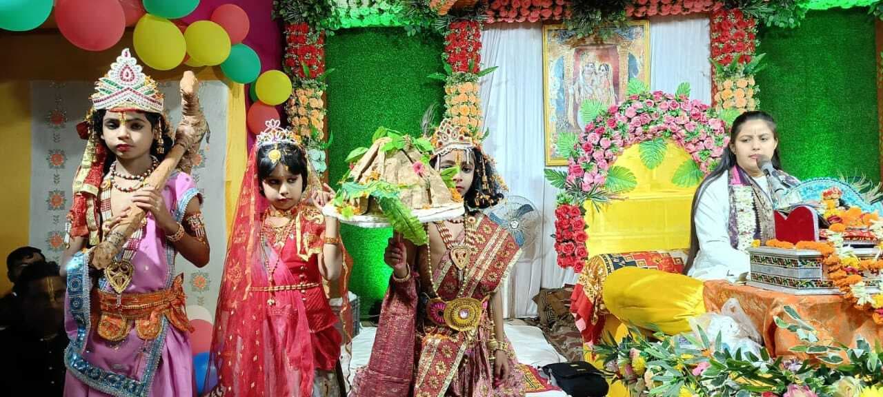 East Singhbhum News : गोवर्धन पूजा की झांकी देख और भजन सुनकर मुग्ध हुए श्रद्धालु