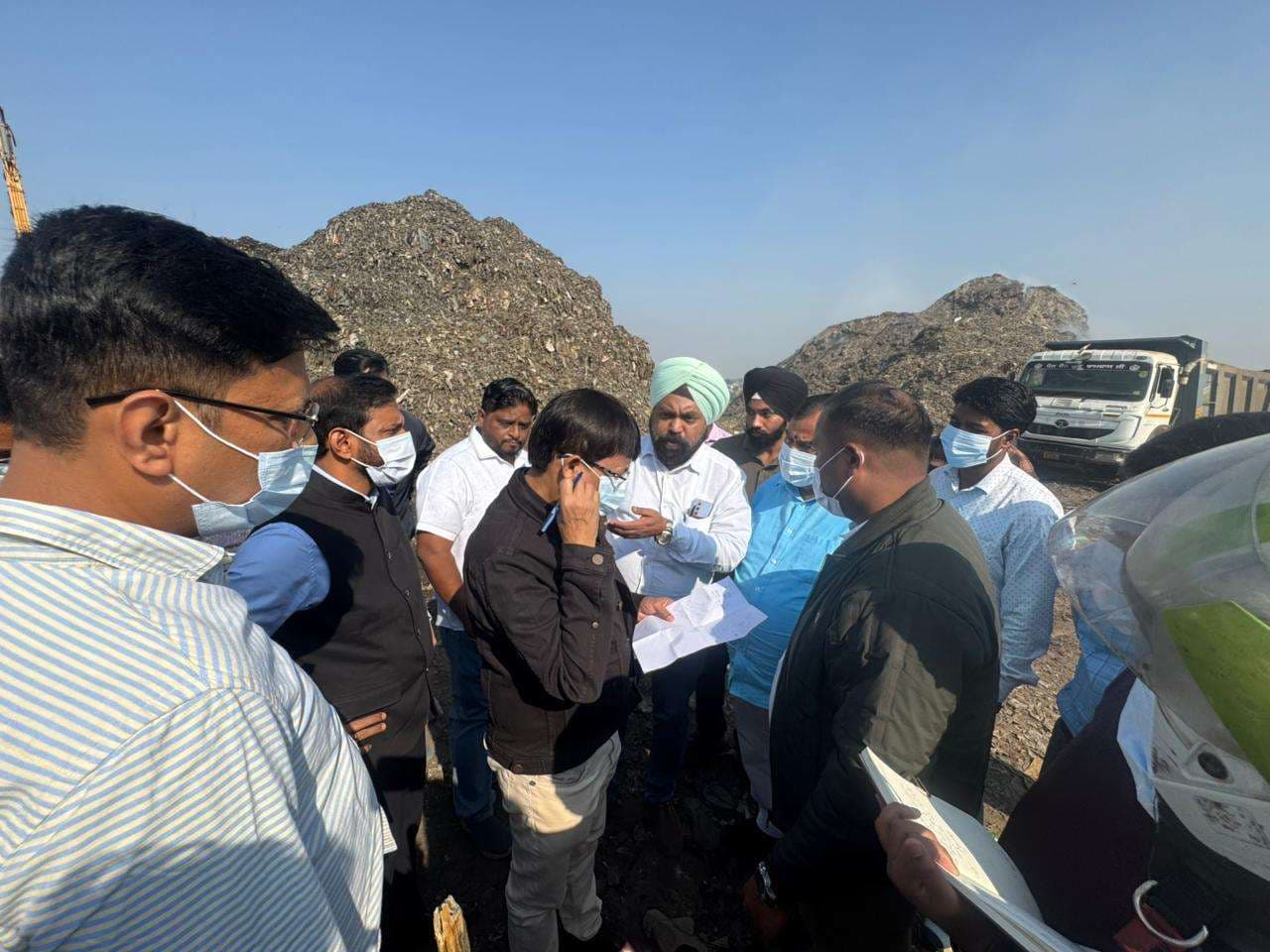 ओके...झिरी के कचरे के पहाड़ को जल्द खत्म करें : अपर प्रशासक