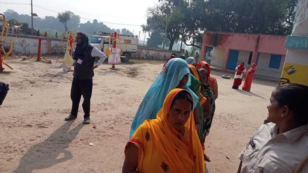 कुदरा प्रखंड में महिला मतदाताओं में दिखा उत्साह