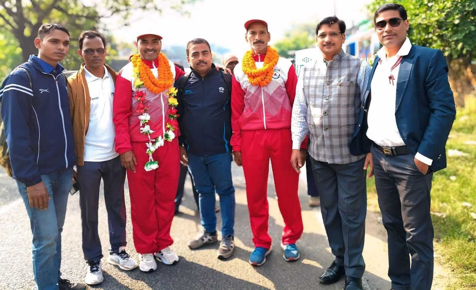 Dhanbad News : चेन्नई से लौटने पर कपूरिया में खिलाड़ियों का स्वागत