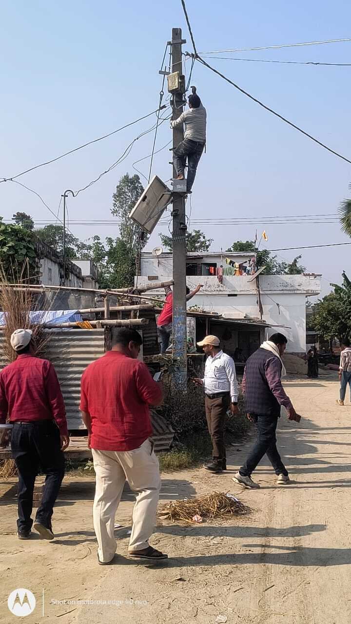 रामपुर माधो में 55 बकायेदारों का काटा गया बिजली कनेक्शन