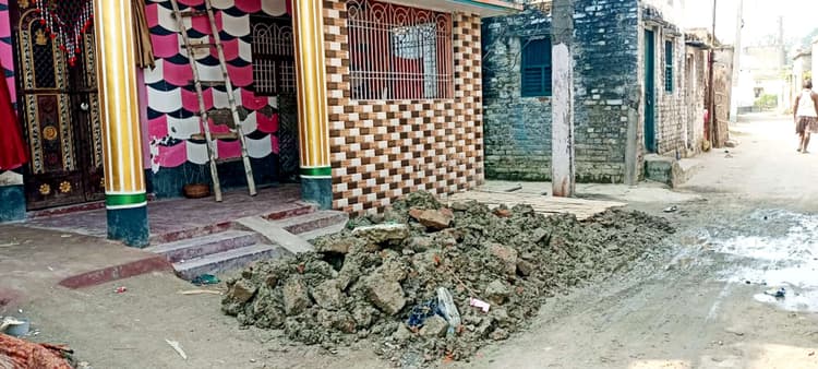 गांव में हुई दो मौतों के बाद चैनपुर में पसरा सन्नाटा