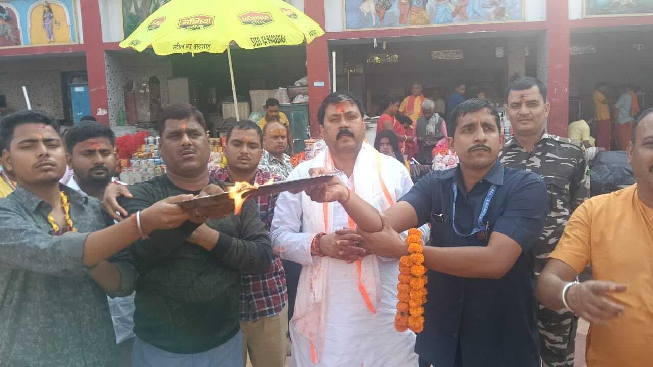 बिहार के पर्यावरण मंत्री ने की फौजदारीनाथ की पूजा