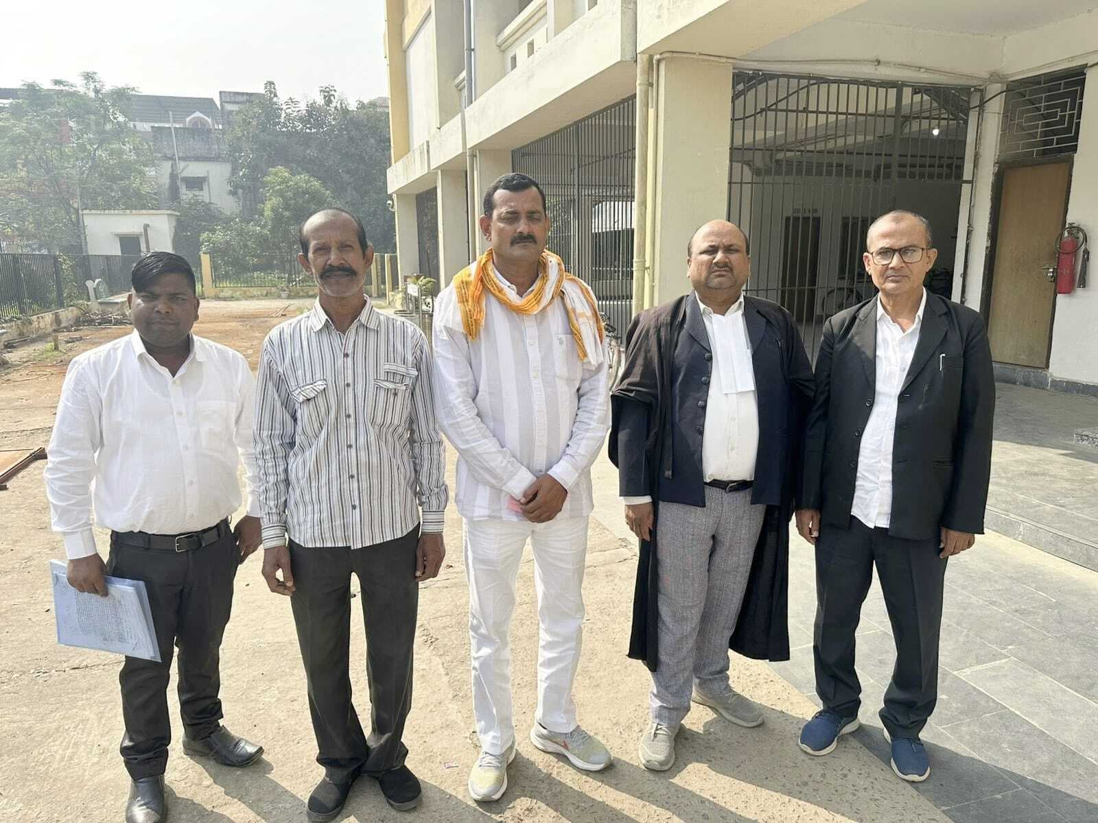 बैंक कैशियर हत्याकांड में फरार मुखिया ने किया सरेंडर, ढाई साल से था पुलिस की गिरफ्त से बाहर