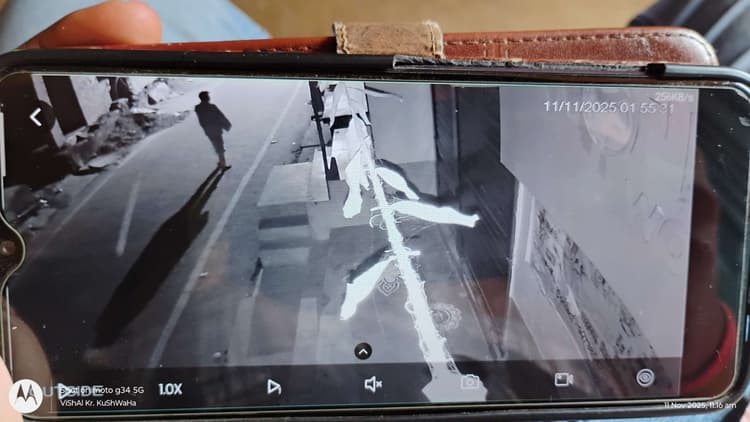 बरहरवा में कुशवाहा टोला में मोबाइल चोरी और नकदी पर हाथ साफ