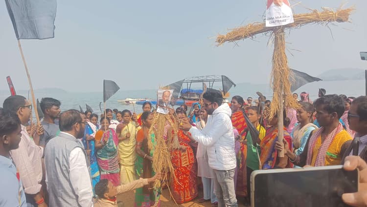 Dhanbad News : ग्रामीणों के विरोध के बाद एडवेंचर बोटिंग का उद्घाटन टला, सामान लेकर लौटा डीवीसी