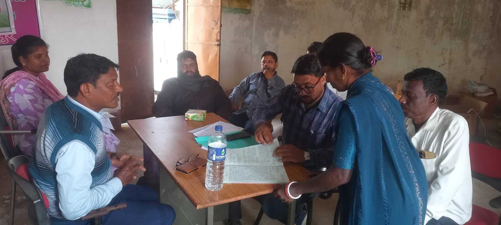 अश्लील हड़कत के लिए आरोपी की बर्खास्तगी मांग