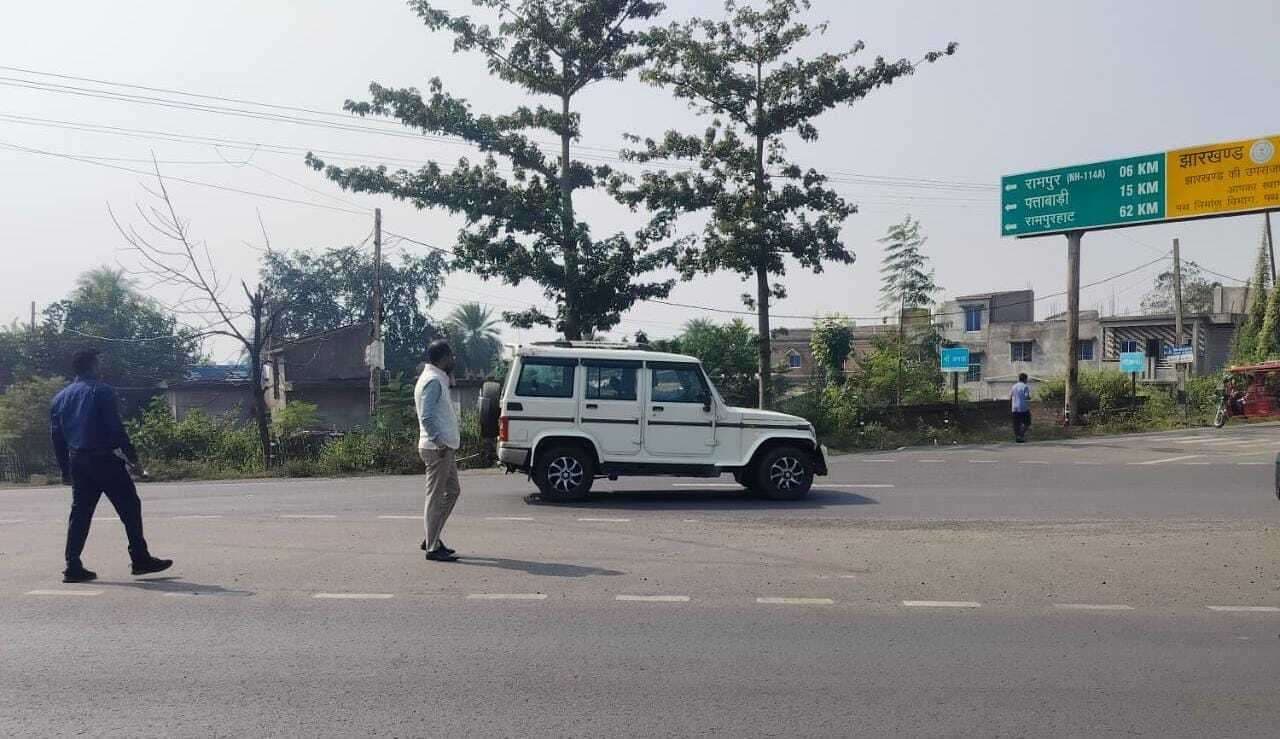 डीटीओ ने की फूलो- झानो चौक पर की वाहनों की जांच