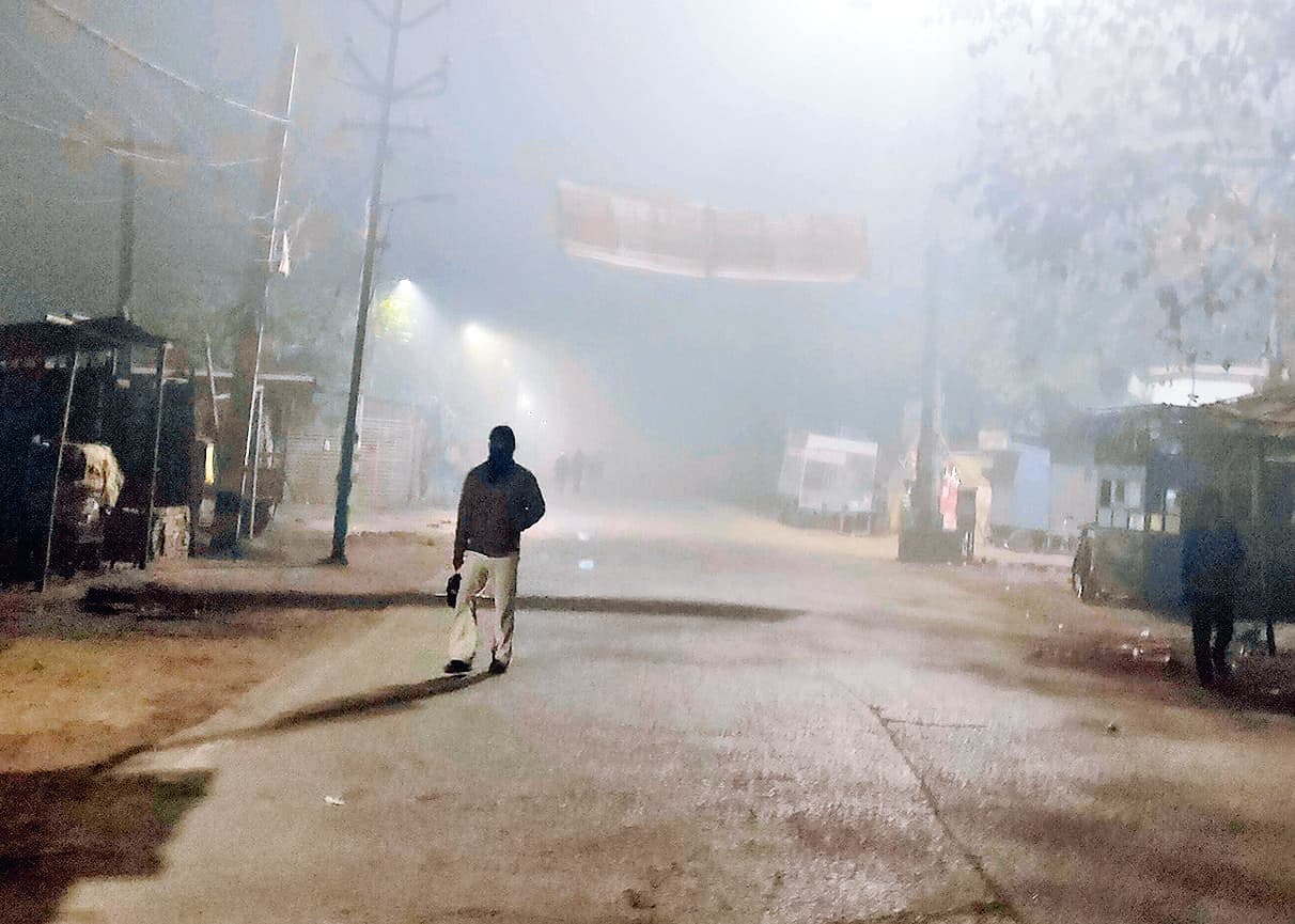 Hajipur News : पछुआ हवा से बढ़ी सर्दी, दिन में धूप, रातें हुईं ठंडी
