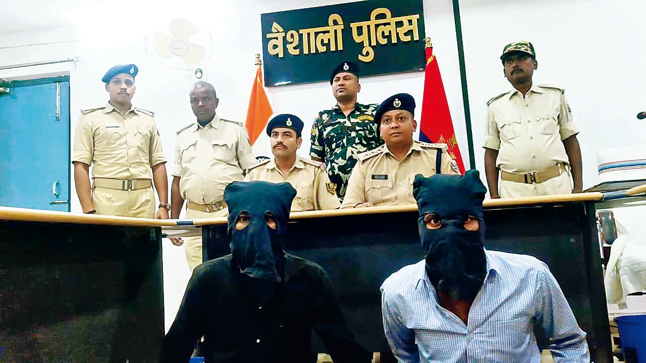 Hajipur News : लापता युवक की हत्या का खुलासा दो आरोपितों को किया गिरफ्तार