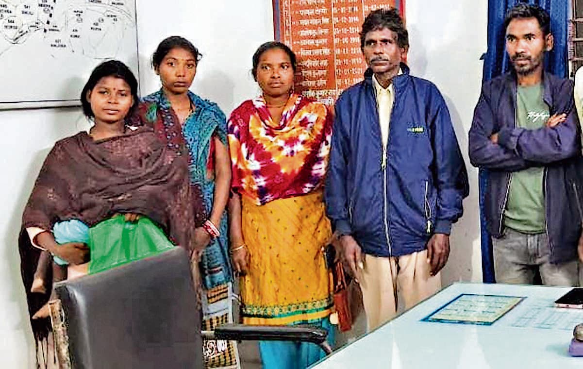 Chaibasa News : पुलिस की सक्रियता से गुमशुदा पांच बच्चे परिजनों से मिले